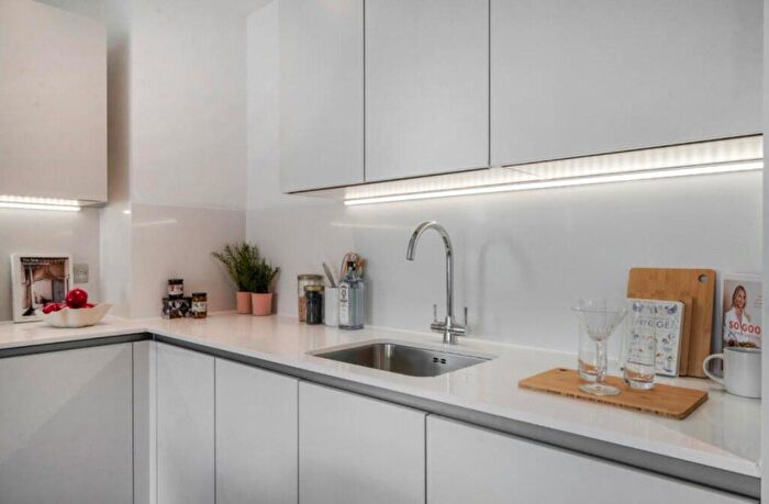 3 Bedroom Apartment To Rent In Kidderpore Avenue, London, NW3