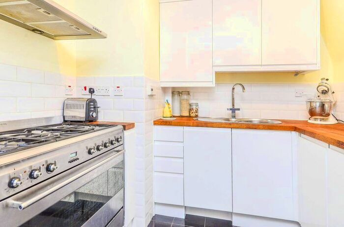 2 Bedroom Flat To Rent In Trinity Road, The Toastrack, London, SW18