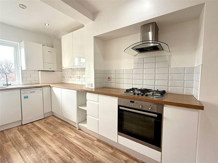 2 Bedroom Flat To Rent In Richmond Road, Kingston Upon Thames, Greater London, KT2