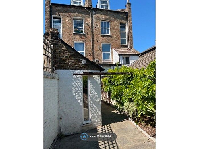 2 Bedroom Flat To Rent In Islington, London, N7