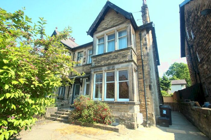 1 Bedroom Flat To Rent In South Drive, Harrogate, North Yorkshire, Uk, HG2