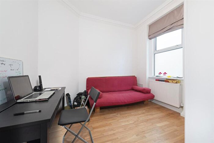 2 Bedroom Apartment To Rent In The Avenue, NW6