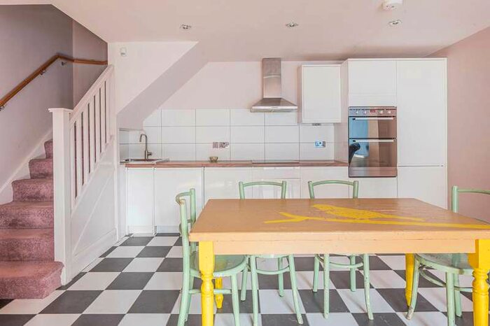 2 Bedroom Terraced House To Rent In Natasha Mews, Peckham Rye, SE15