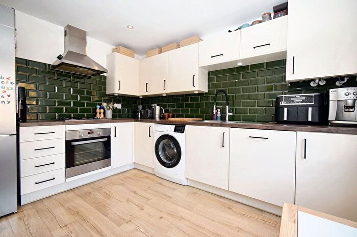 3 Bedroom End Of Terrace House For Sale In Bakers Crescent, Eastleigh, SO50