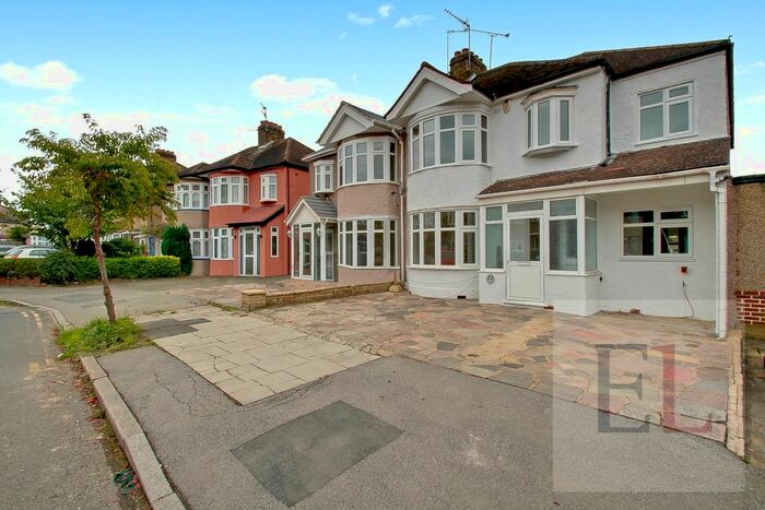 5 Bedroom Semi-Detached House To Rent In Grosvenor Avenue, Harrow, Greater London, HA2