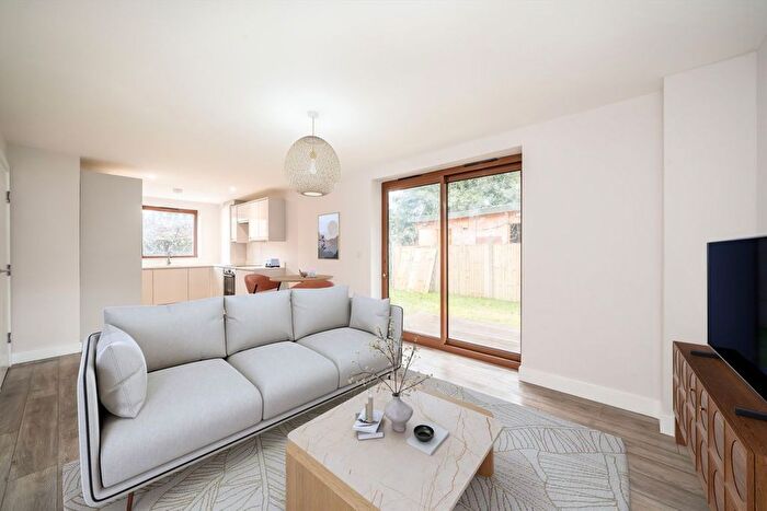 1 Bedroom Maisonette For Sale In Russell Road, Mitcham, CR4