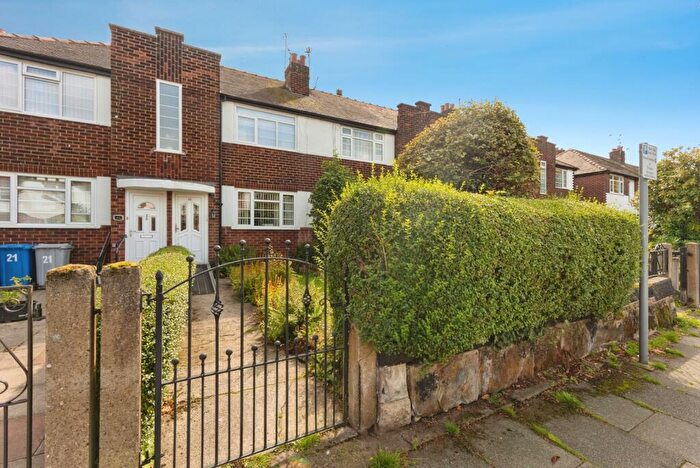 2 Bedroom Flat For Sale In Friars Road, Sale, Greater Manchester, M33