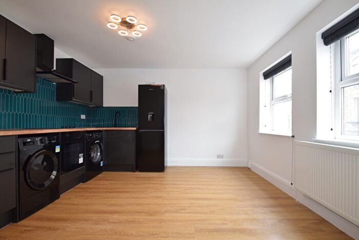 2 Bedroom Flat To Rent In Minny Street, Cathays, CF24