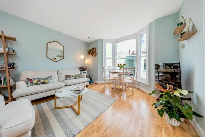 2 Bedroom Flat To Rent In Saltoun Road, London, SW2