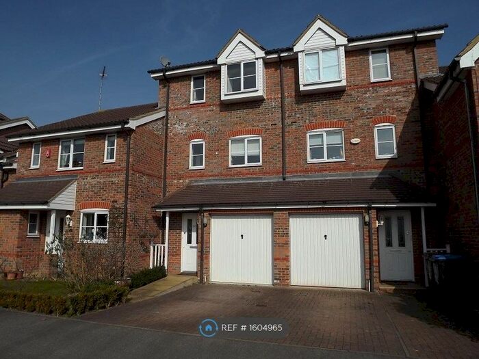 3 Bedroom Terraced House To Rent In Mulberry Mead, Hatfield, AL10