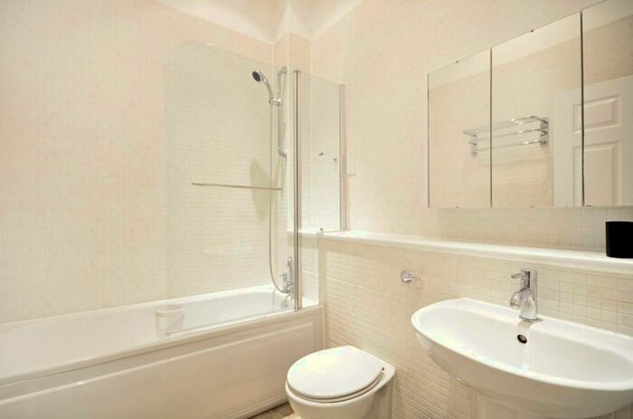 2 Bedroom Flat To Rent In Queensbridge Road, Hackney, London, E8