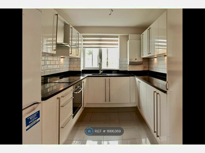 2 Bedroom Flat To Rent In Willowmead Close, London, W5