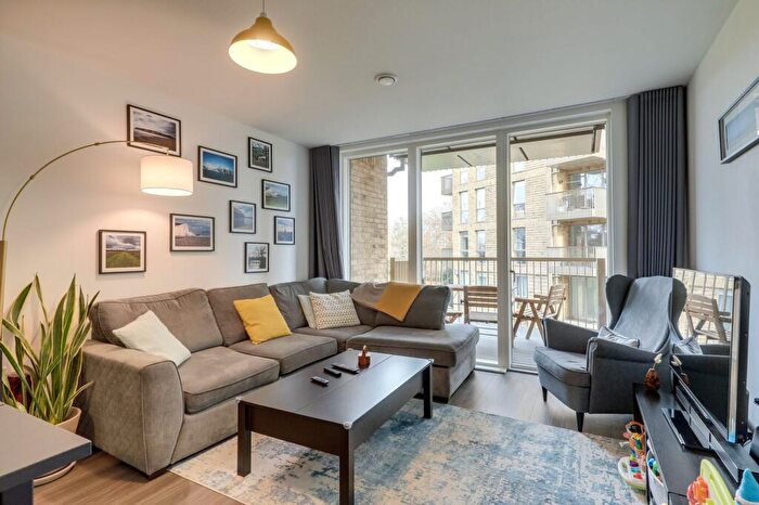 2 Bedroom Flat To Rent In Adenmore Road, Catford, SE6