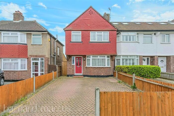 3 Bedroom End Of Terrace House To Rent In Pembury Avenue, Worcester Park, KT4