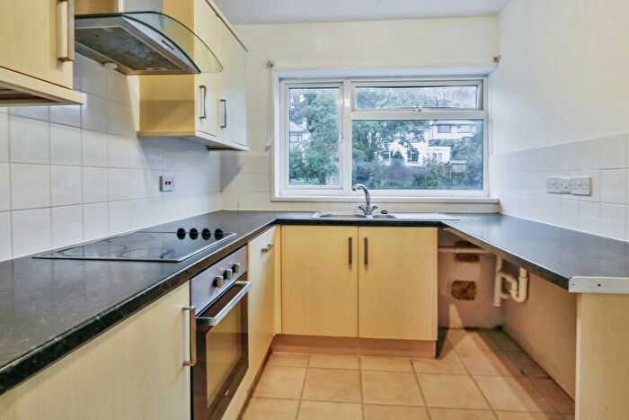 2 Bedroom Flat For Sale In Guest Avenue, Poole, Dorset, BH12