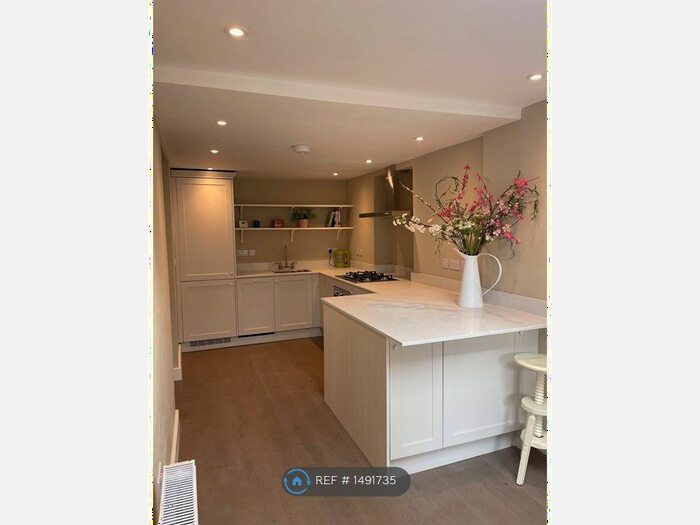 3 Bedroom Semi-Detached House To Rent In Swan Street, Kingsclere, Newbury, RG20