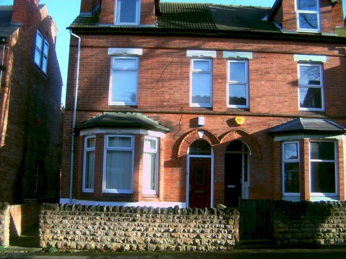 5 Bedroom Terraced House To Rent In Derby Grove, Nottingham, NG7