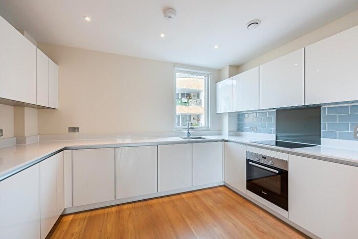 2 Bedroom Flat To Rent In Stead Street, London, SE17