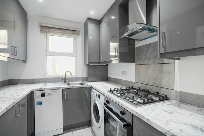 2 Bedroom Flat To Rent In Markhouse Road, Walthamstow, London, E17