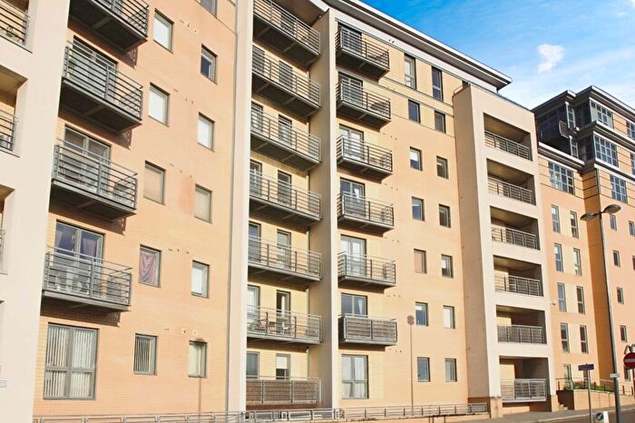 2 Bedroom Flat To Rent In Leeds, Uk, LS10