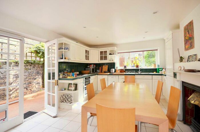 4 Bedroom House To Rent In Knatchbull Road, Camberwell, London, SE5