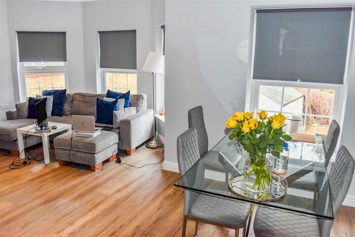 1 Bedroom Flat To Rent In Boston Manor Road, Brentford, TW8