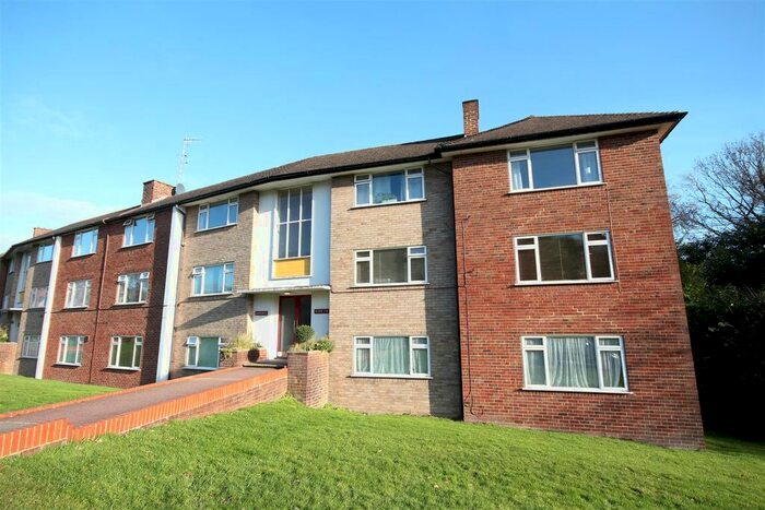 2 Bedroom Flat To Rent In Eldred Avenue, Patcham, Brighton, BN1