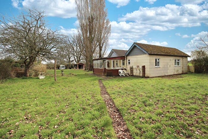 3 Bedroom Bungalow For Sale In Burnetts Lane, West End, SO30