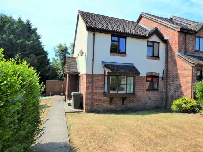 1 Bedroom Semi-Detached House For Sale In Leatherhead, KT22