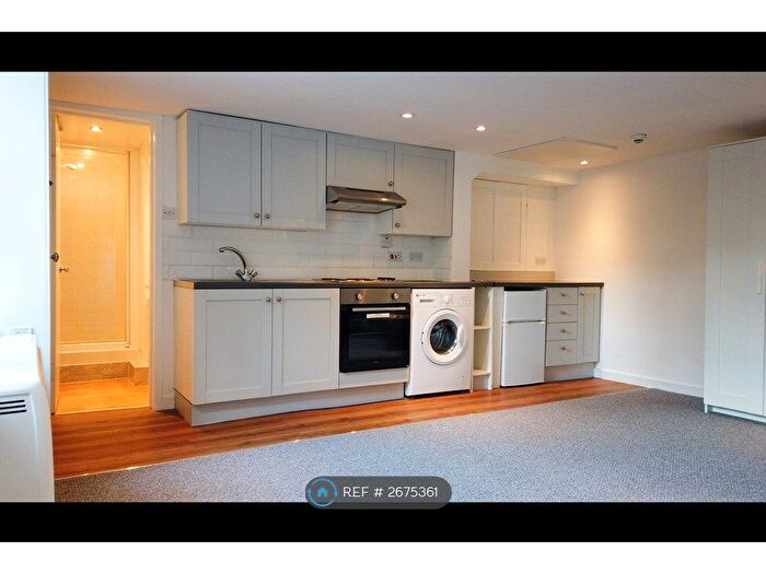 Studio To Rent In Balmoral Place, Halifax, HX1