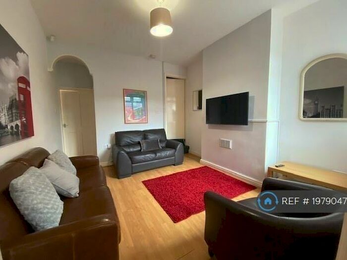 4 Bedroom Terraced House To Rent In Guildford Street, Stoke-On-Trent, ST4