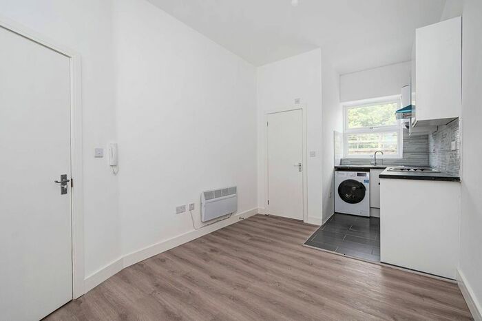 Studio To Rent In Morning Lane, Hackney, London, E9
