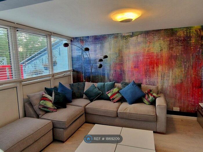 2 Bedroom Maisonette To Rent In Gibbons House, Cambridge, CB4