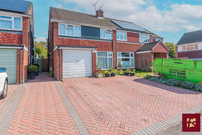 3 Bedroom Semi-Detached House For Sale In Lyon Road, Crowthorne, Berkshire, RG45