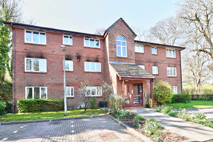 2 Bedroom Apartment For Sale In Tilebarn Close, Henley On Thames, RG9