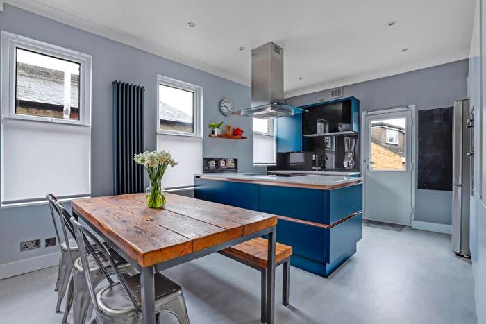 3 Bedroom Maisonette For Sale In Perry Rise, Forest Hill, SE23