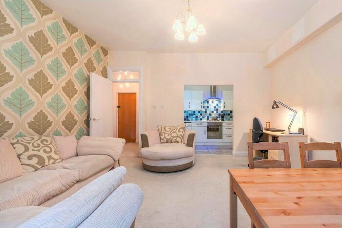 1 Bedroom Flat To Rent In Millennium Square, London, SE1