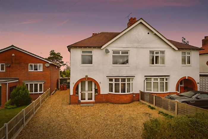 3 Bedroom Semi-Detached House For Sale In Chestnut Avenue, Shavington, Crewe, CW2