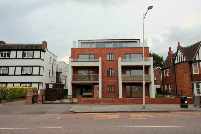 2 Bedroom Flat To Rent In New Wanstead, Snaresbrook, E11