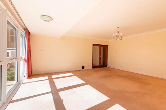 3 Bedroom Flat For Sale In The Grove, Gosforth, NE3