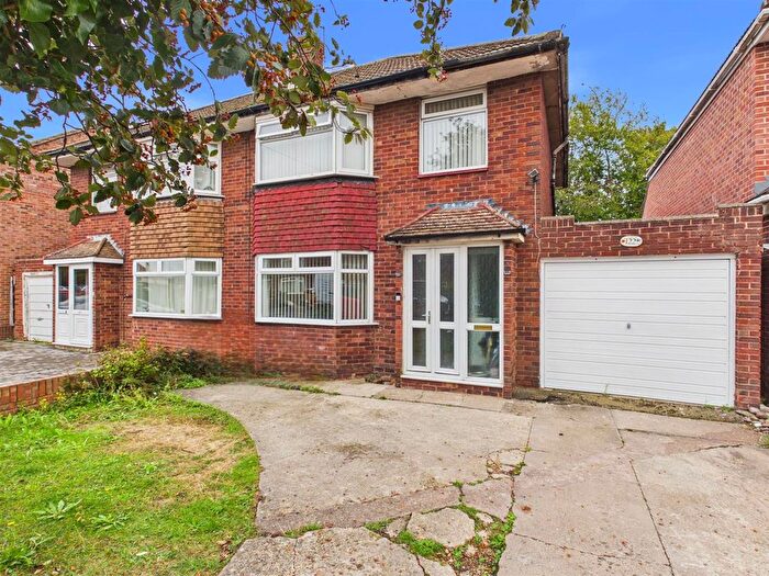 3 Bedroom Property For Sale In Lavington Drive, Longlevens, Gloucester, GL2