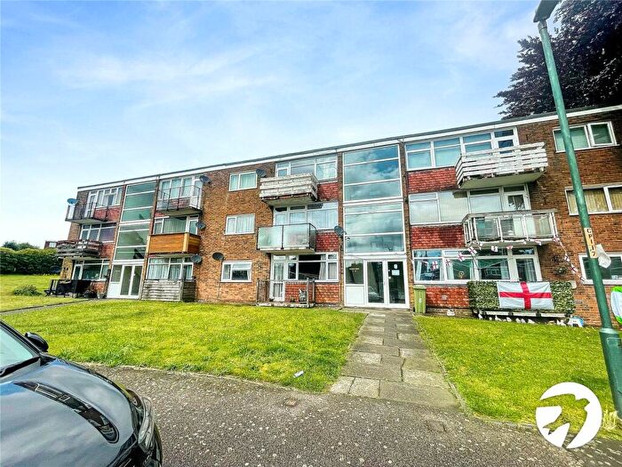 2 Bedroom Flat To Rent In Cypress Court, Rochester, Kent, ME2