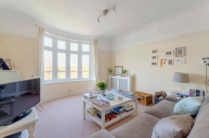 1 Bedroom Flat To Rent In Fulham High Street, Bishop's Park, London, SW6