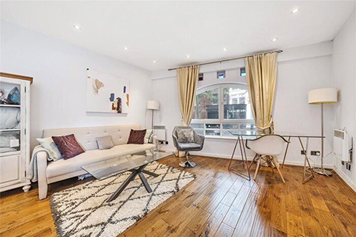 2 Bedroom Apartment To Rent In Rosebery Avenue, Clerkenwell, London, EC1R