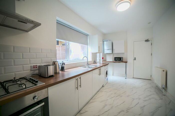 Studio To Rent In Bearwood Road, Smethwick, B66