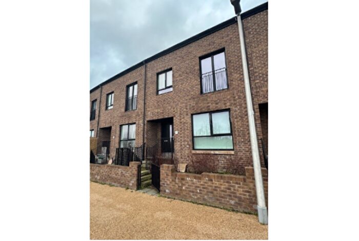 2 Bedroom Terraced House To Rent In , Cuddies Walk, G4