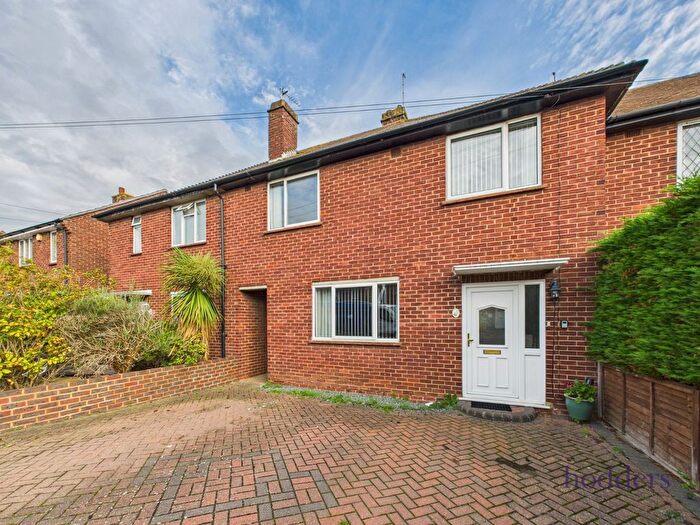 3 Bedroom Terraced House For Sale In The Avenue, New Haw, Surrey, KT15