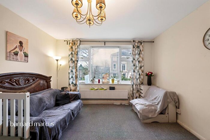 3 Bedroom Apartment For Sale In Penrhyn Gardens, Kingston Upon Thames, KT1