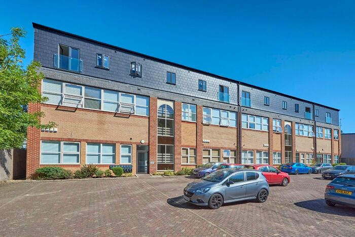 1 Bedroom Flat To Rent In Woodland Court, Soothouse Spring, St. Albans, AL3