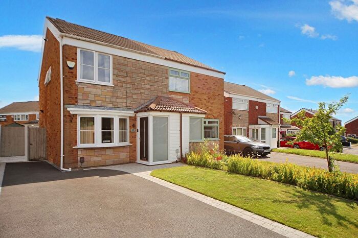 3 Bedroom Semi-Detached House For Sale In Sandpiper Road, Wigan, WN3